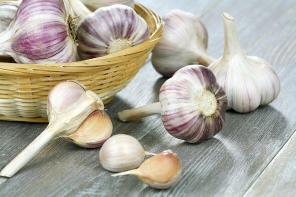 Garlic from parasites in the body. 